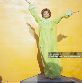 Sophia Loren feet photo 8