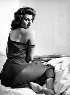 Sophia Loren feet photo thumbnail