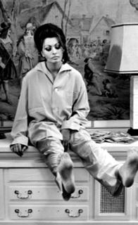 Sophia Loren feet photo thumbnail