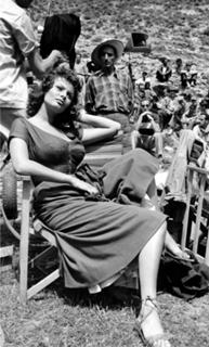 Sophia Loren feet photo thumbnail