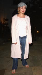 Sophia Myles feet photo thumbnail