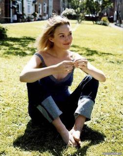 Sophia Myles feet photo thumbnail