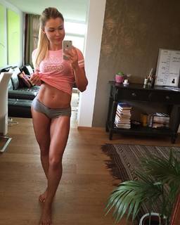 Sophia Thiel feet photo 5