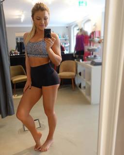 Sophia Thiel feet photo 3