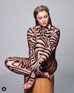 Sophia Thiel feet photo 20