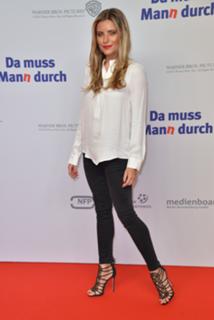 Sophia Thomalla feet photo thumbnail