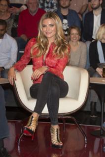 Sophia Thomalla feet photo thumbnail