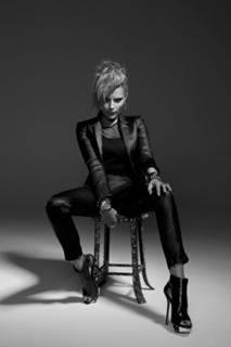 Sophia Thomalla feet photo thumbnail