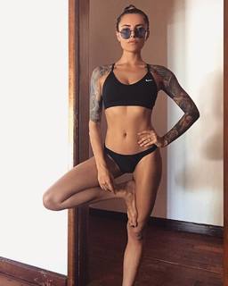 Sophia Thomalla feet photo thumbnail