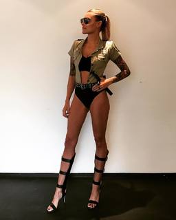 Sophia Thomalla feet photo thumbnail