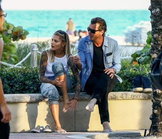 Sophia Thomalla feet photo thumbnail
