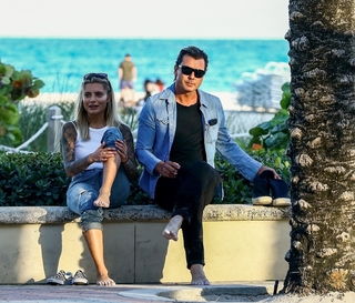Sophia Thomalla feet photo thumbnail