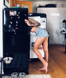 Sophia Thomalla feet photo thumbnail