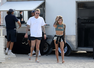 Sophia Thomalla feet photo thumbnail