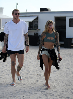 Sophia Thomalla feet photo thumbnail