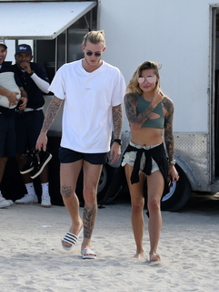 Sophia Thomalla feet photo thumbnail