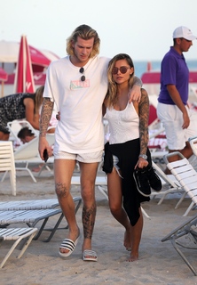 Sophia Thomalla feet photo thumbnail