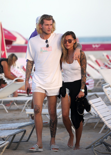 Sophia Thomalla feet photo thumbnail