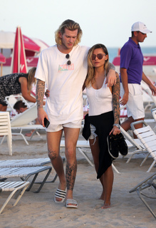 Sophia Thomalla feet photo thumbnail