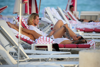 Sophia Thomalla feet photo thumbnail