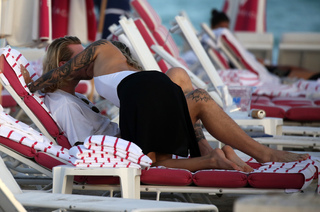 Sophia Thomalla feet photo thumbnail