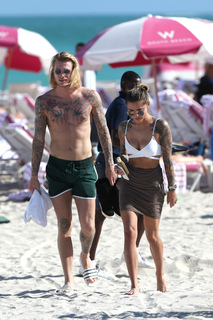 Sophia Thomalla feet photo thumbnail