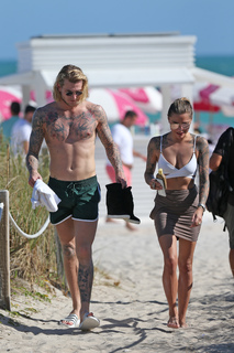 Sophia Thomalla feet photo thumbnail