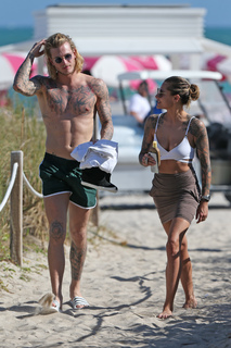 Sophia Thomalla feet photo thumbnail