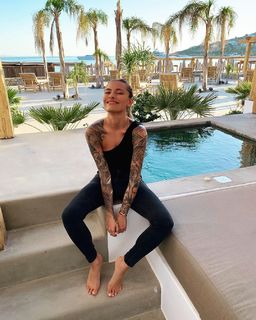 Sophia Thomalla feet photo thumbnail