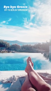Sophia Thomalla feet photo thumbnail