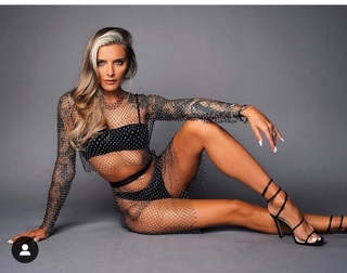 Sophia Thomalla feet photo thumbnail