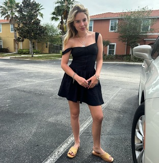 Sophia Valverde feet photo 9