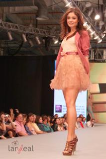 Sophie Charlotte feet photo thumbnail