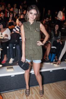 Sophie Charlotte feet photo thumbnail