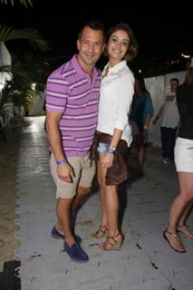 Sophie Charlotte feet photo thumbnail