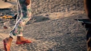 Sophie Charlotte feet photo thumbnail