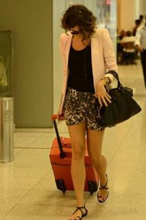 Sophie Charlotte feet photo thumbnail