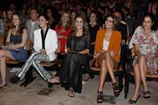 Sophie Charlotte feet photo thumbnail