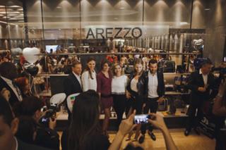 Sophie Charlotte feet photo thumbnail