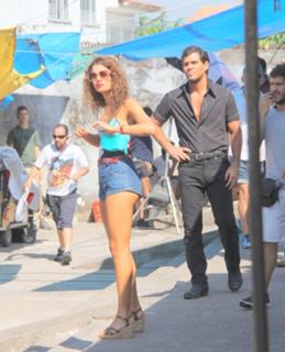 Sophie Charlotte feet photo thumbnail