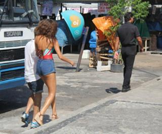 Sophie Charlotte feet photo thumbnail