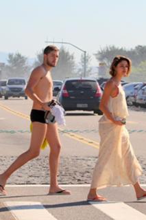 Sophie Charlotte feet photo thumbnail