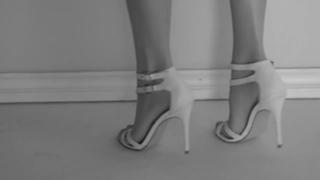 Sophie Charlotte feet photo thumbnail