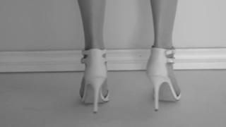 Sophie Charlotte feet photo thumbnail