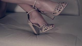 Sophie Charlotte feet photo thumbnail