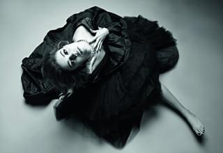 Sophie Charlotte feet photo thumbnail