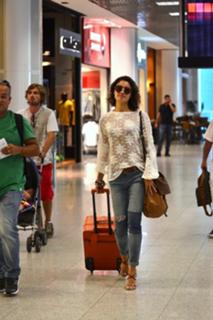 Sophie Charlotte feet photo thumbnail