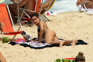 Sophie Charlotte feet photo thumbnail