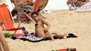 Sophie Charlotte feet photo thumbnail