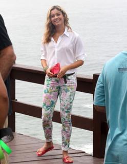 Sophie Charlotte feet photo thumbnail